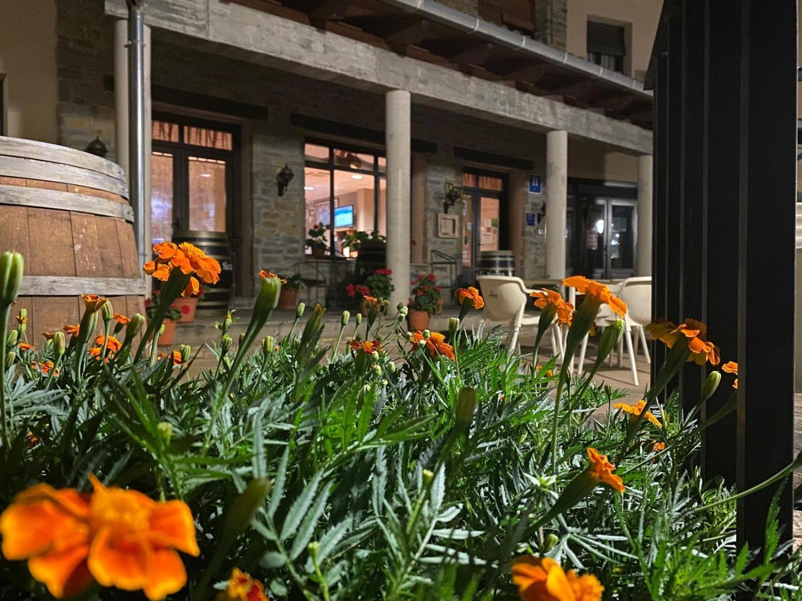 Hotel Guara Inluka Las Almunias Exterior foto